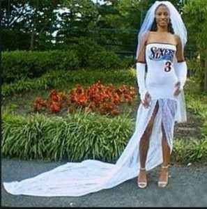 15-Vestidos-de-noiva-que-nunca-deveriam-ter-sido-usados-Impressionantes-12
