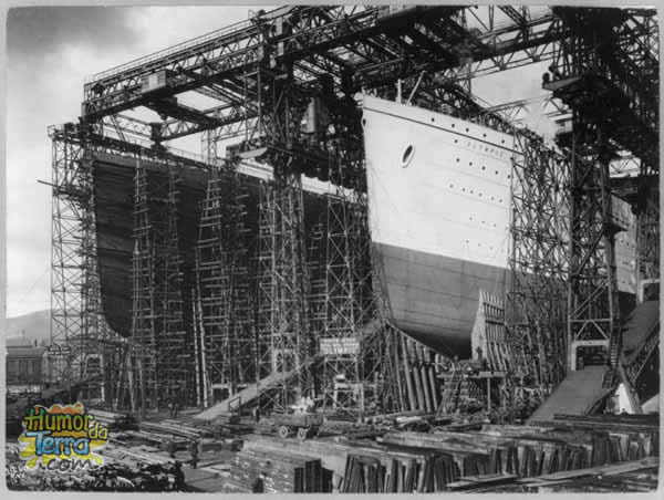 Olympic e Titanic, em construção, lado a lado. Belfast 1910