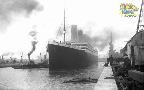 Titanic se preparando para sair do Porto. 1912