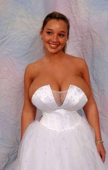 15-Vestidos-de-noiva-que-nunca-deveriam-ter-sido-usados-Impressionantes-3