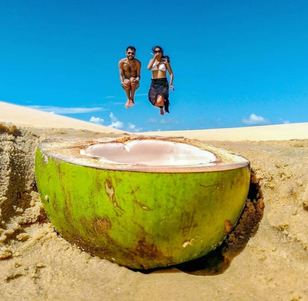 foto criativa de pessoas na praia