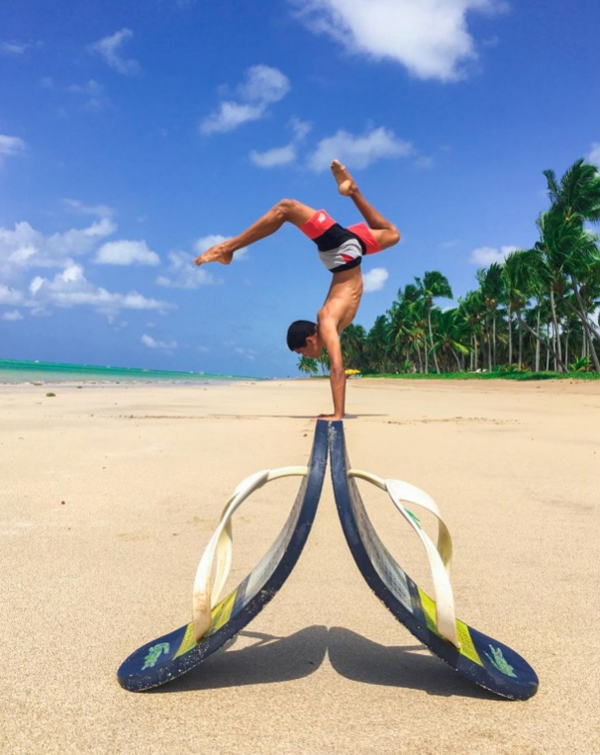 foto criativa de pessoas na praia