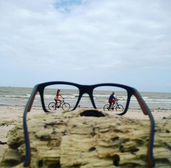 foto criativa de pessoas na praia