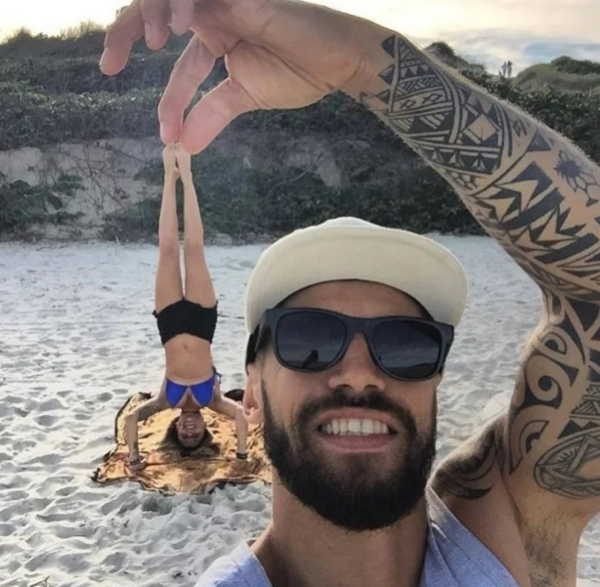 foto criativa de pessoas na praia