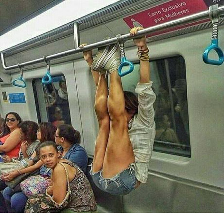 imagem bizarra do transporte público no Brasil