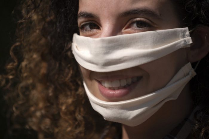 mascara de proteção facial contra o coronavírus modelo sem eficácia